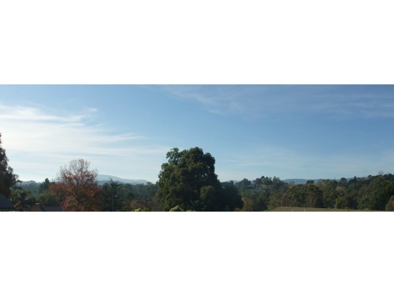 8 Read Road, Seville VIC 3139