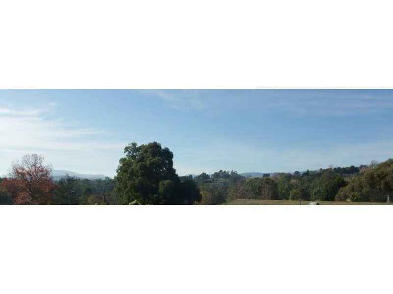 8 Read Road, Seville VIC 3139