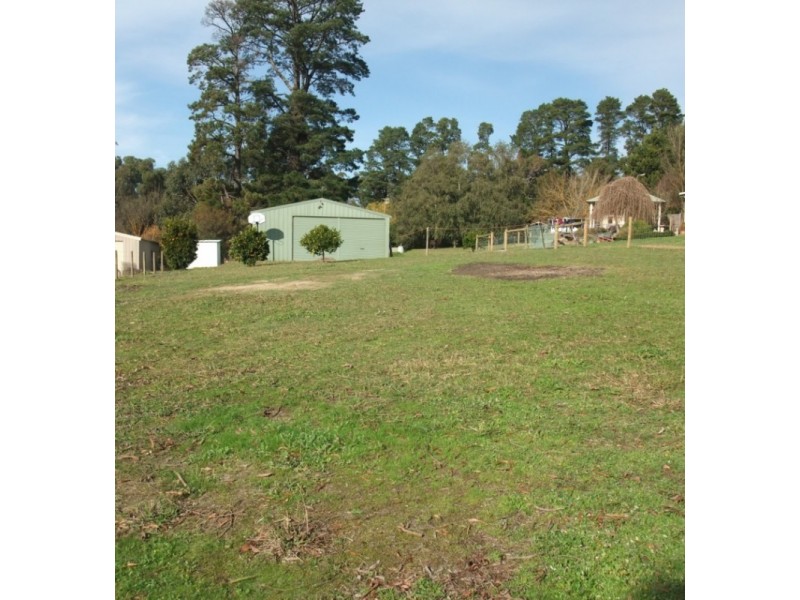 8 Read Road, Seville VIC 3139