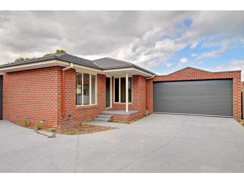 2/84 Country Club Drive, Chirnside Park VIC 3116