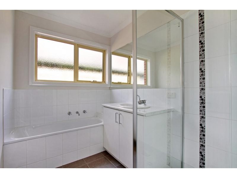 2/84 Country Club Drive, Chirnside Park VIC 3116