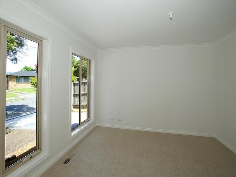2/21 Turkeith Crescent, Croydon North VIC 3136