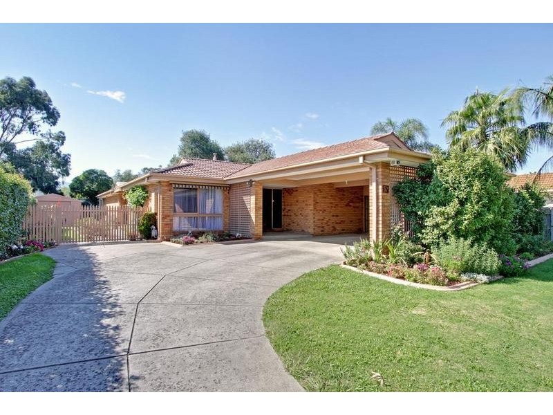 12 Leeds Drive, Kilsyth South VIC 3137