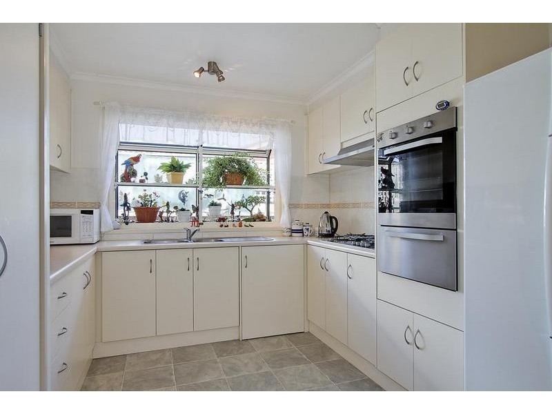 12 Leeds Drive, Kilsyth South VIC 3137