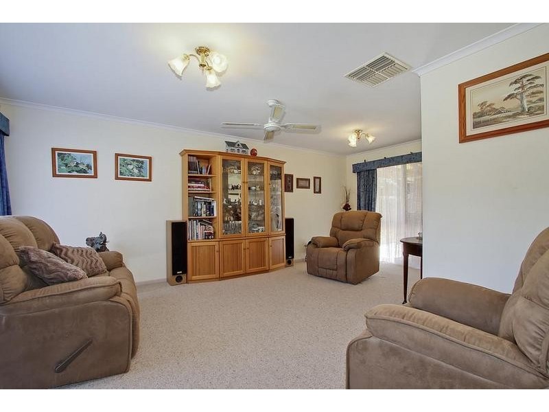 12 Leeds Drive, Kilsyth South VIC 3137