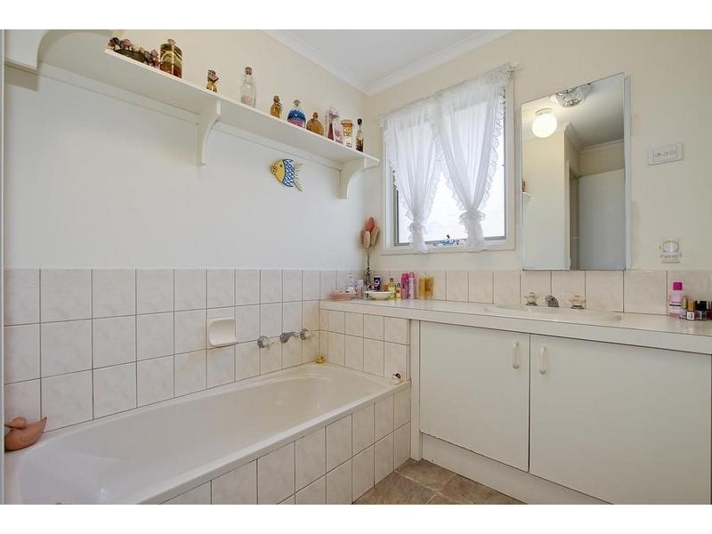 12 Leeds Drive, Kilsyth South VIC 3137