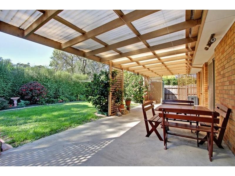 12 Leeds Drive, Kilsyth South VIC 3137