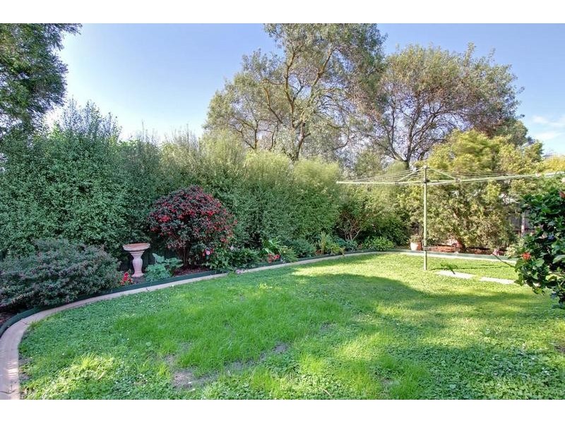 12 Leeds Drive, Kilsyth South VIC 3137