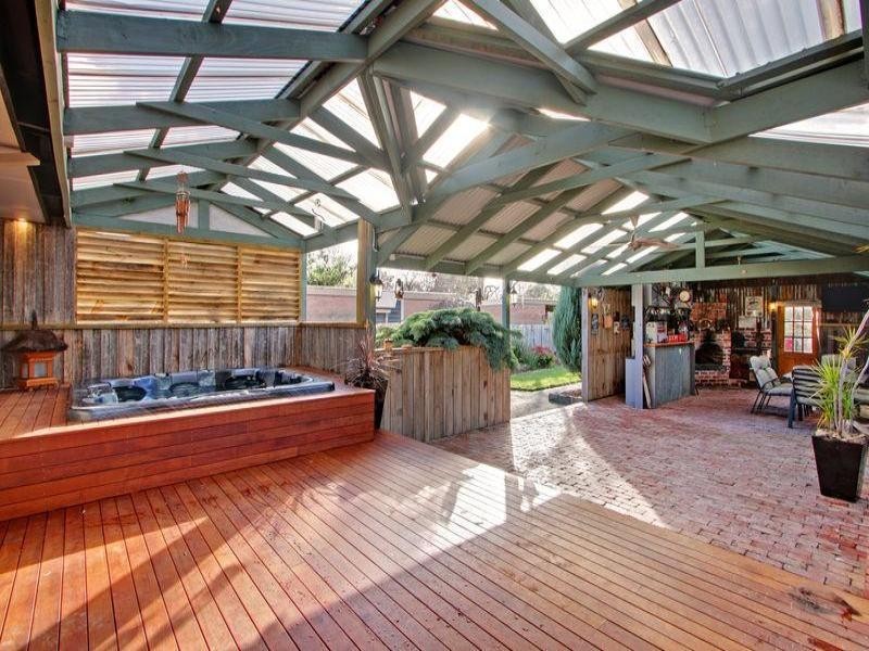 17 Birkenhead Drive, Kilsyth VIC 3137