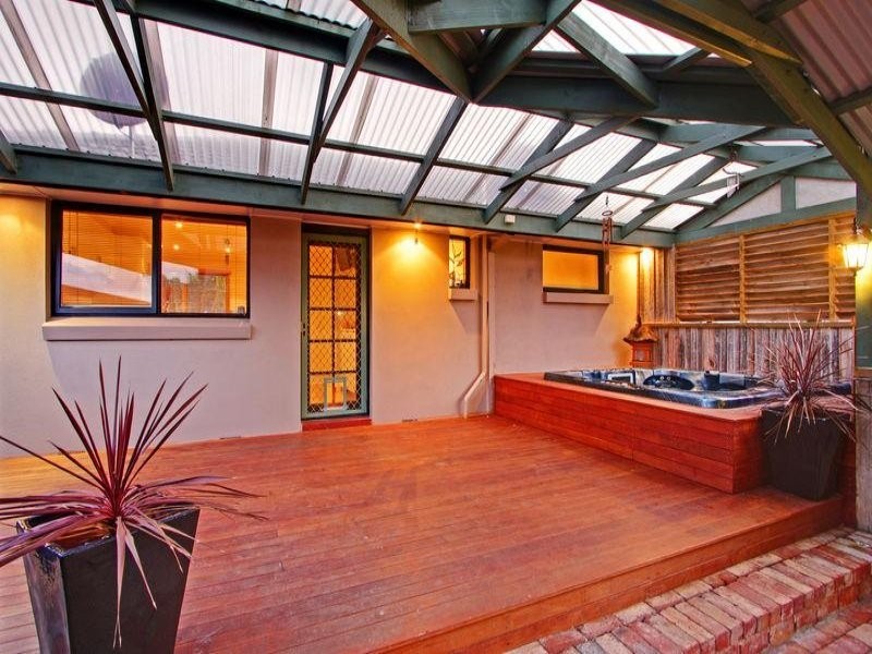 17 Birkenhead Drive, Kilsyth VIC 3137