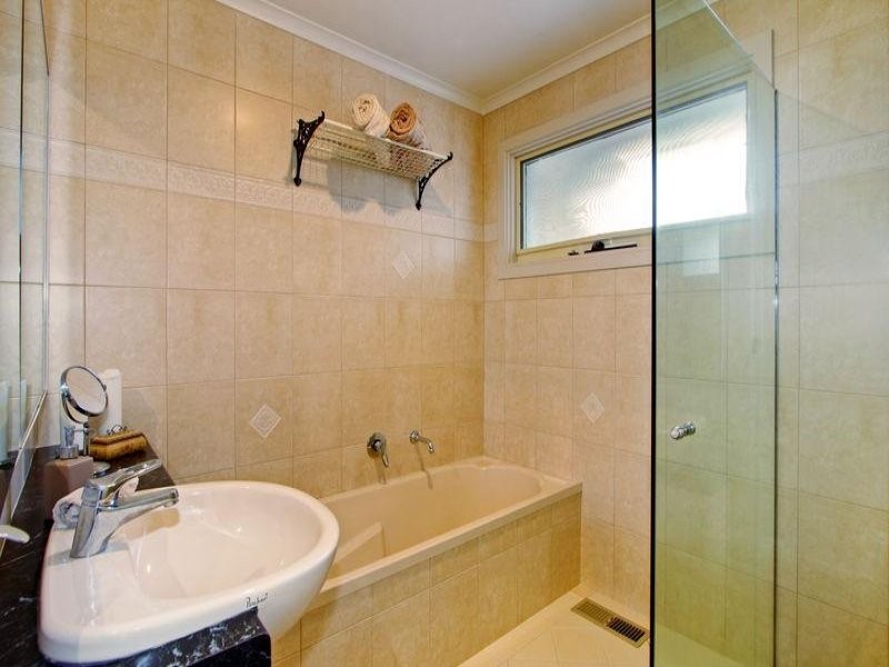 17 Birkenhead Drive, Kilsyth VIC 3137