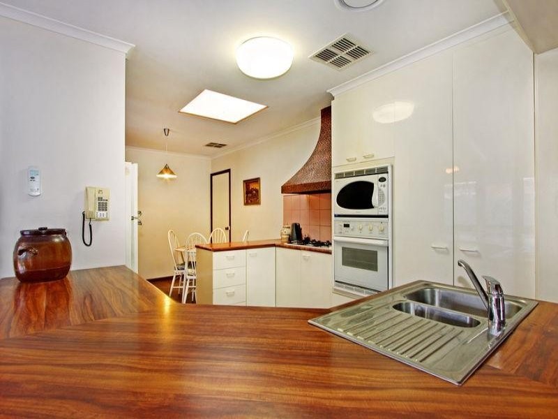 12 Faraday Road, Croydon South VIC 3136