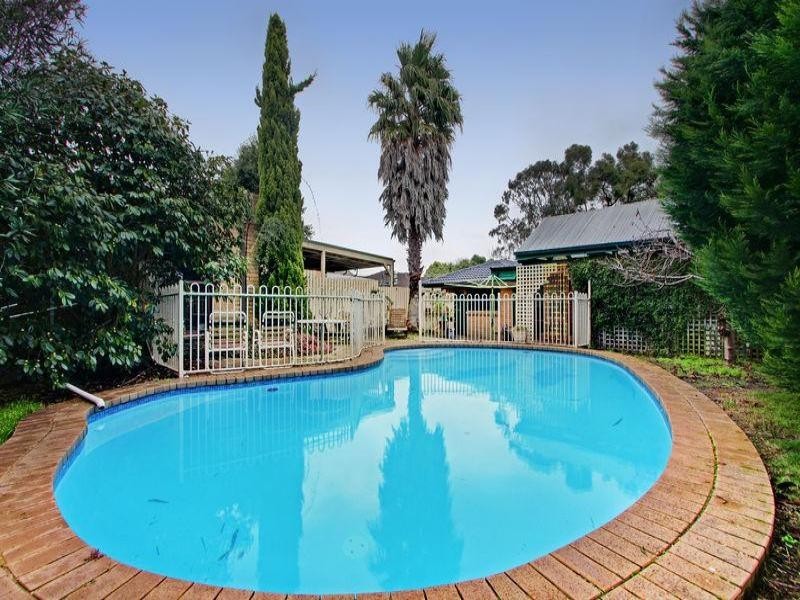 12 Faraday Road, Croydon South VIC 3136