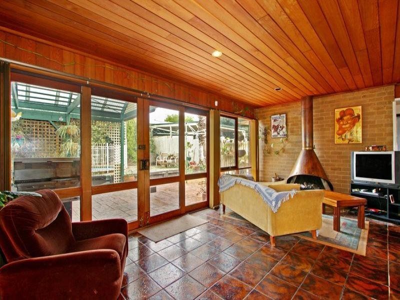 12 Faraday Road, Croydon South VIC 3136