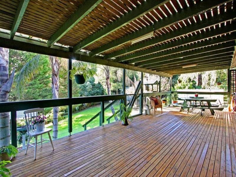 27 Heathfield Grove, Montrose VIC 3765