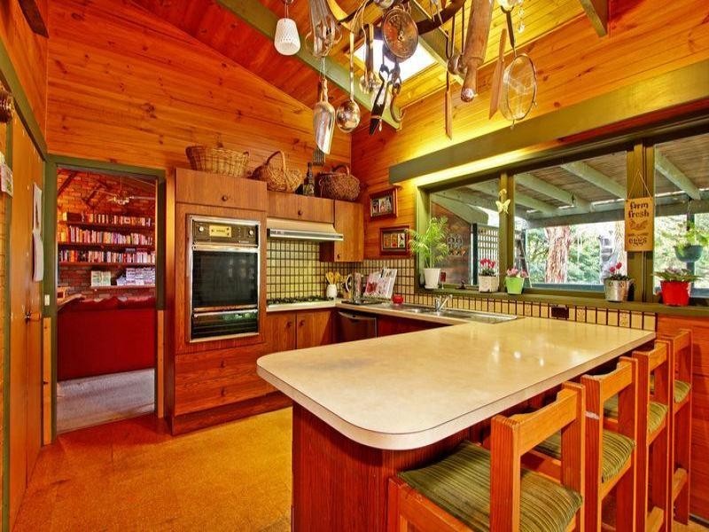 27 Heathfield Grove, Montrose VIC 3765