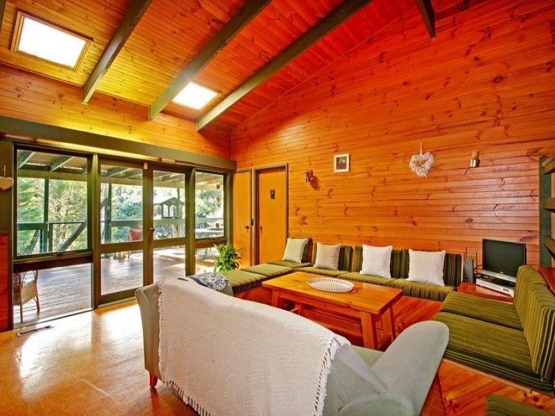 27 Heathfield Grove, Montrose VIC 3765