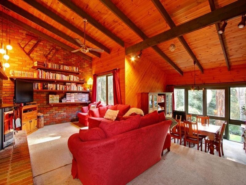 27 Heathfield Grove, Montrose VIC 3765