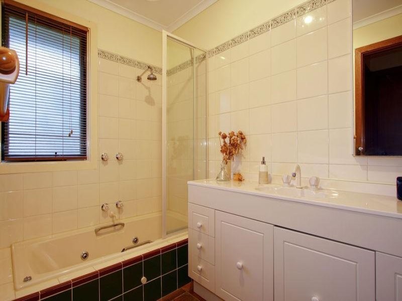 15 Gordon Avenue, Montrose VIC 3765