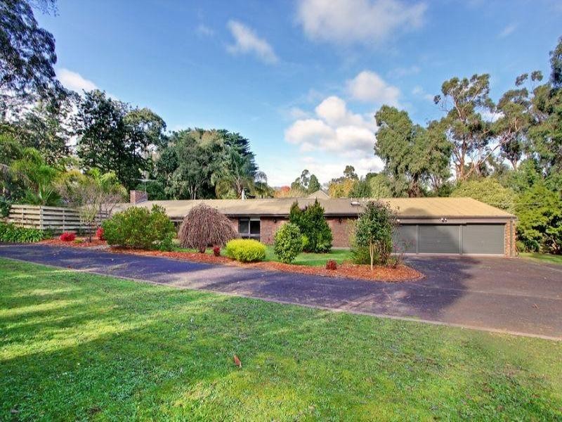 7 Oaktree Close, Mooroolbark VIC 3138