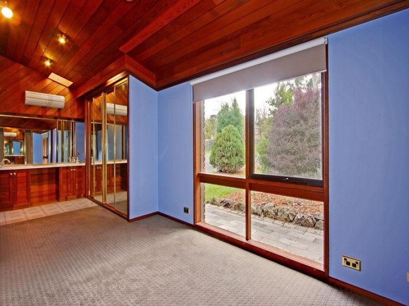 7 Oaktree Close, Mooroolbark VIC 3138