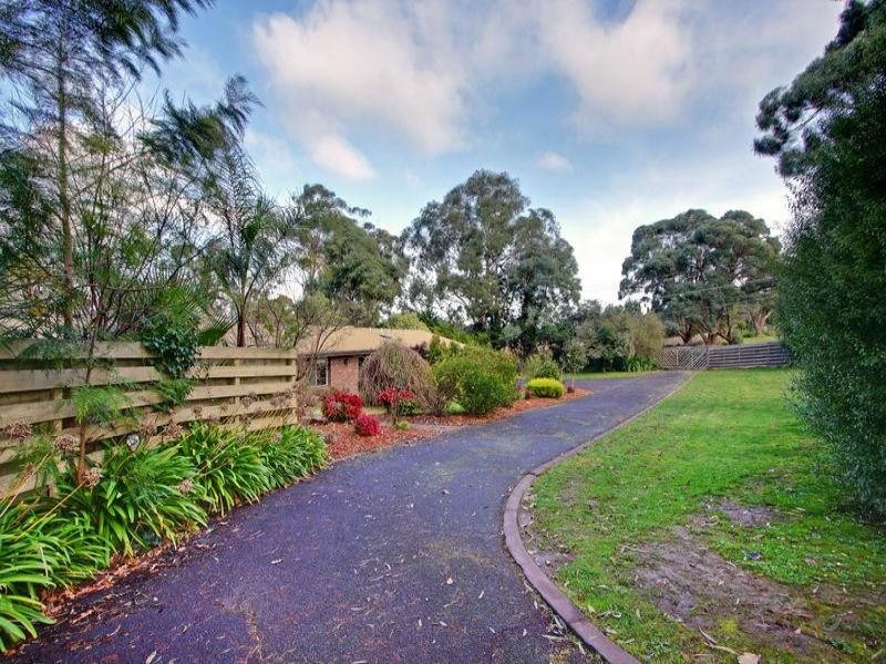 7 Oaktree Close, Mooroolbark VIC 3138