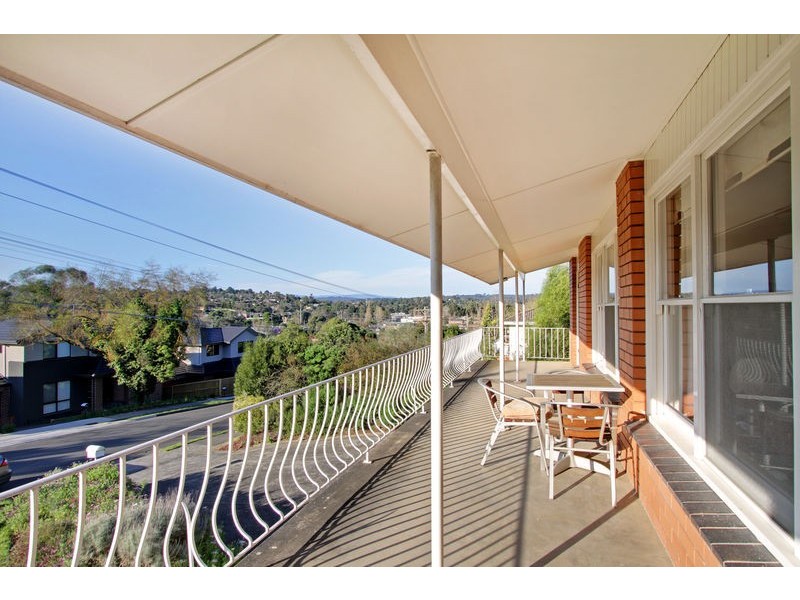 25 Mount View Parade, Mooroolbark VIC 3138