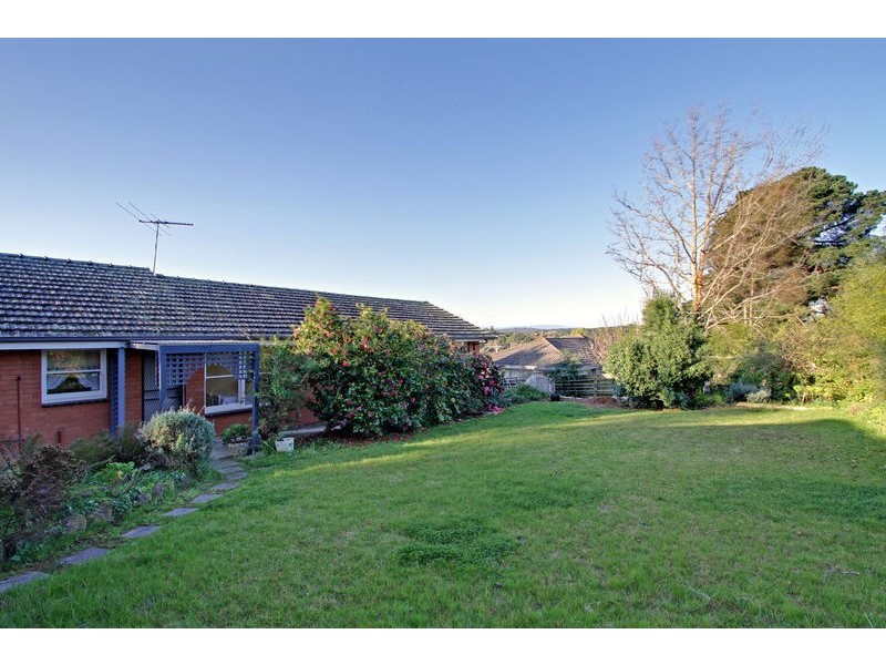 25 Mount View Parade, Mooroolbark VIC 3138