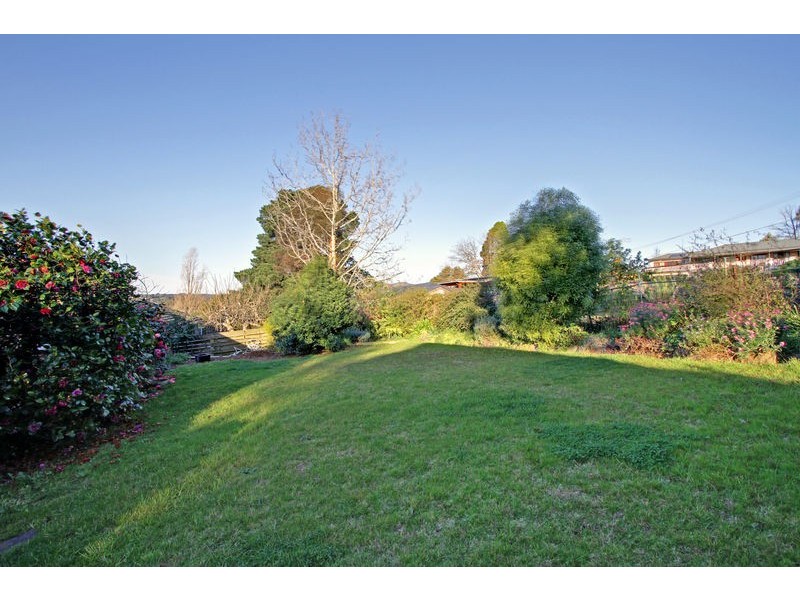 25 Mount View Parade, Mooroolbark VIC 3138