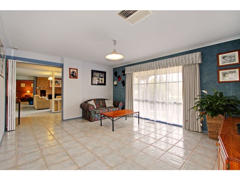 63 Alpine Way, Kilsyth VIC 3137