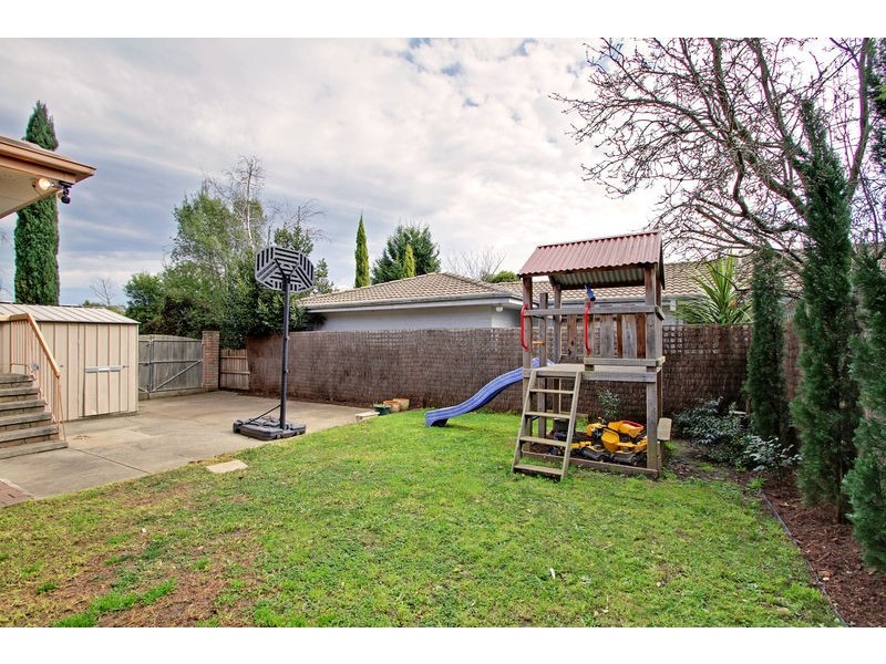 63 Alpine Way, Kilsyth VIC 3137