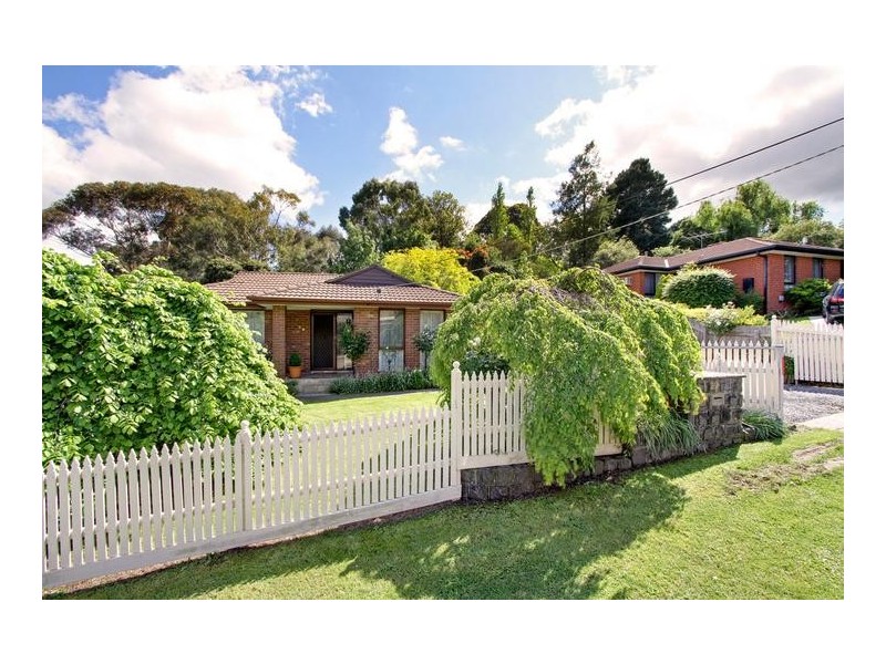 29 Wyuna Walk, Mooroolbark VIC 3138