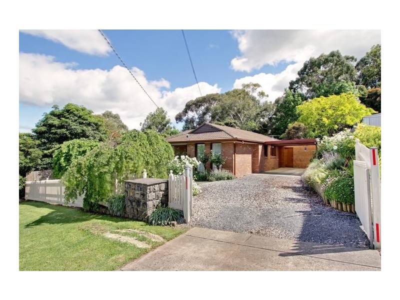 29 Wyuna Walk, Mooroolbark VIC 3138