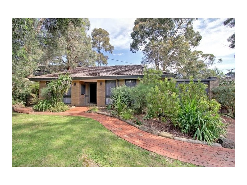 8 The Avenue, Montrose VIC 3765