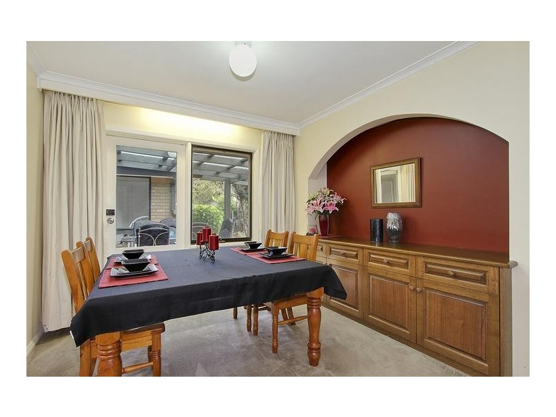 8 The Avenue, Montrose VIC 3765