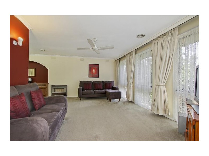 8 The Avenue, Montrose VIC 3765