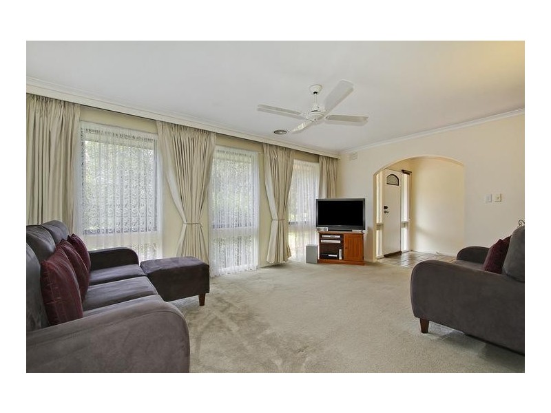 8 The Avenue, Montrose VIC 3765