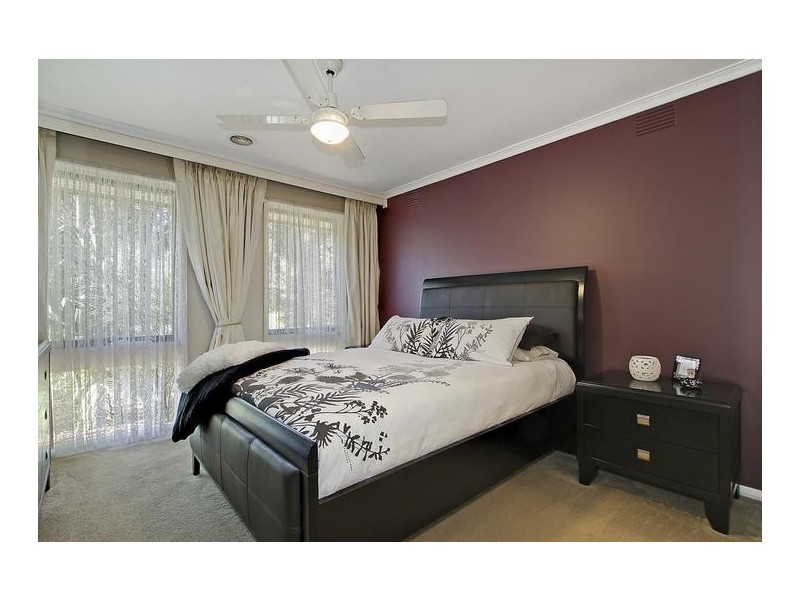 8 The Avenue, Montrose VIC 3765