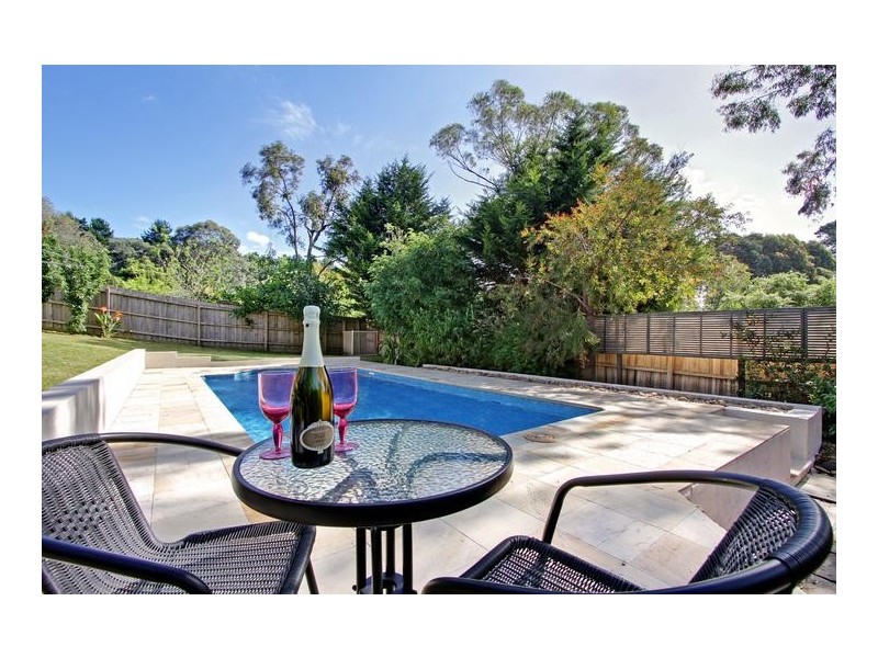 8 The Avenue, Montrose VIC 3765