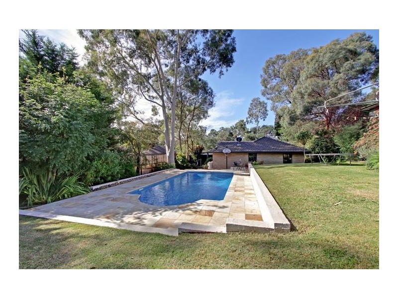 8 The Avenue, Montrose VIC 3765