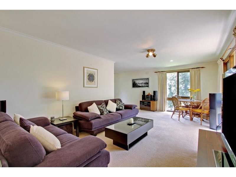 16 Rachael Drive, Mooroolbark VIC 3138