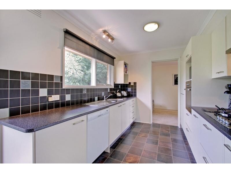 16 Rachael Drive, Mooroolbark VIC 3138