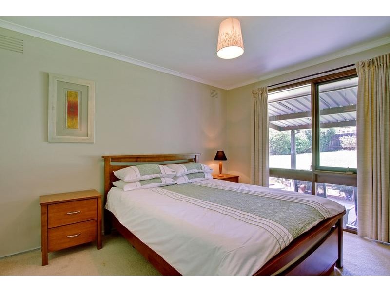 16 Rachael Drive, Mooroolbark VIC 3138