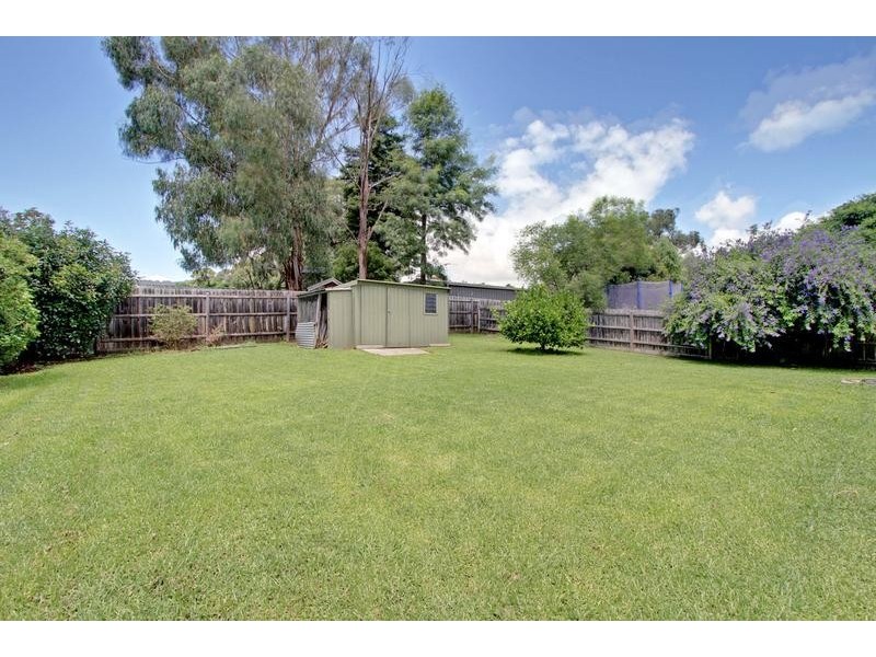 16 Rachael Drive, Mooroolbark VIC 3138
