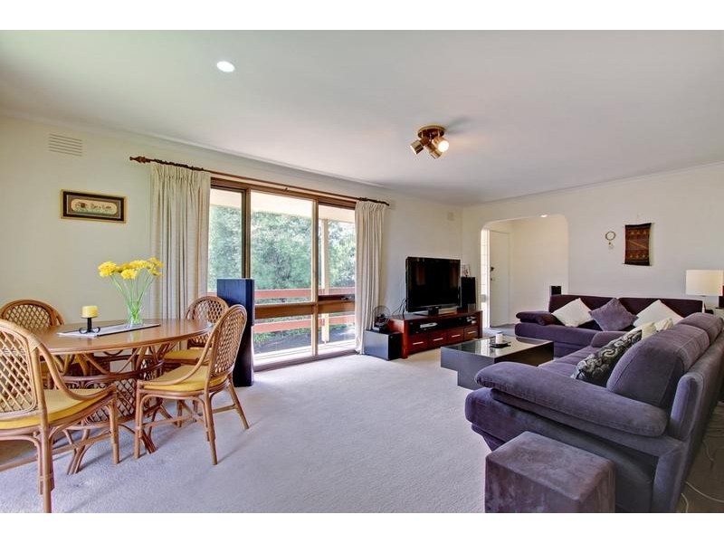 16 Rachael Drive, Mooroolbark VIC 3138