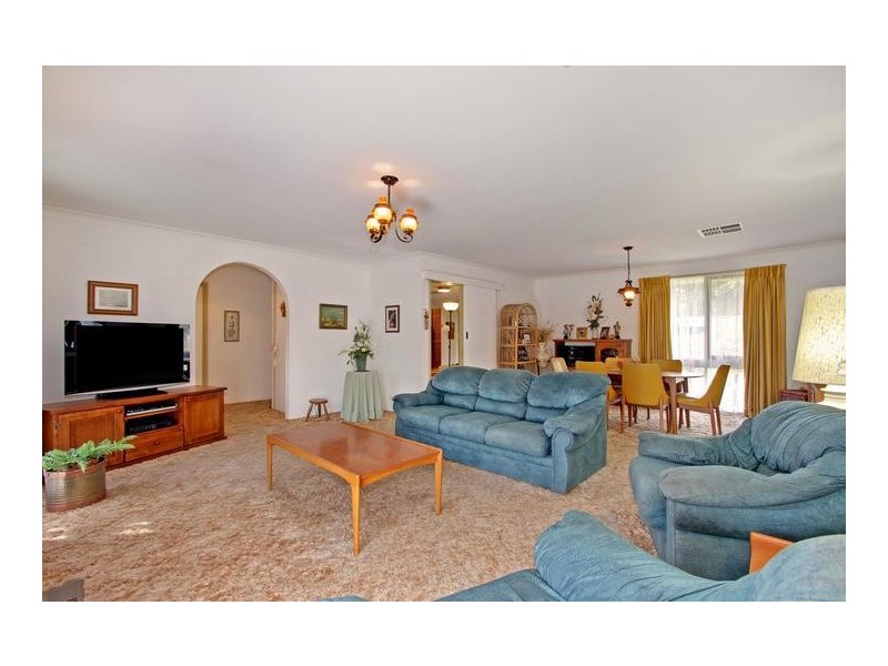 17 Allambanan Drive, Bayswater North VIC 3153