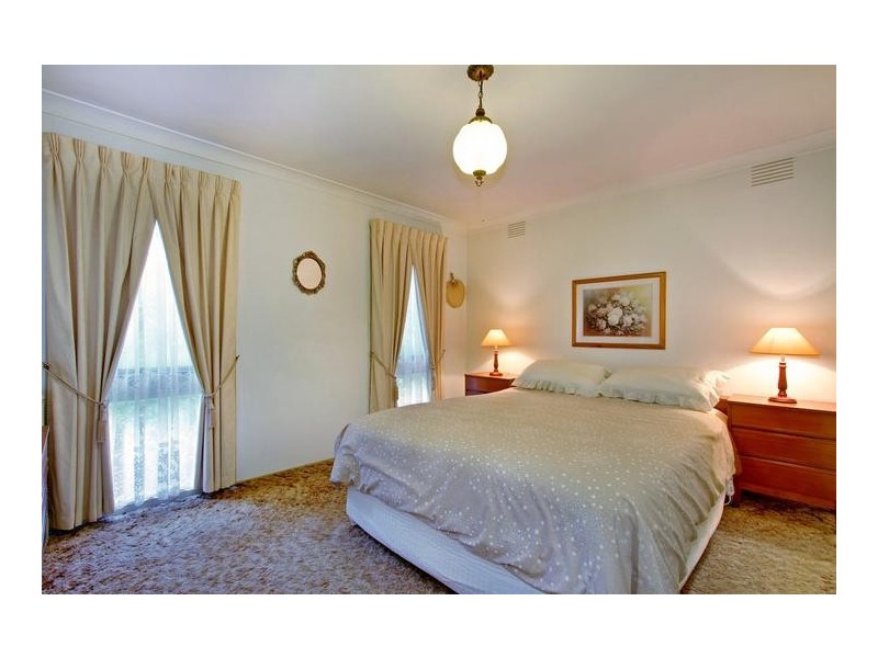 17 Allambanan Drive, Bayswater North VIC 3153