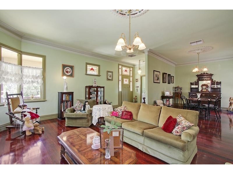 17 Rowe Street, Montrose VIC 3765