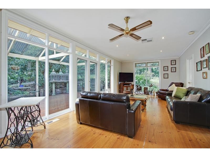 17 Rowe Street, Montrose VIC 3765