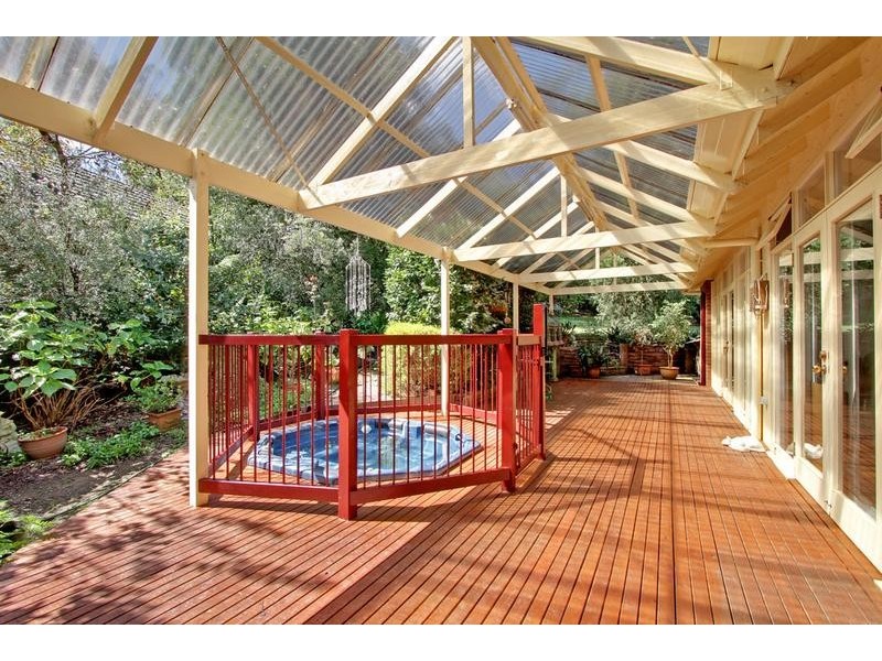 17 Rowe Street, Montrose VIC 3765